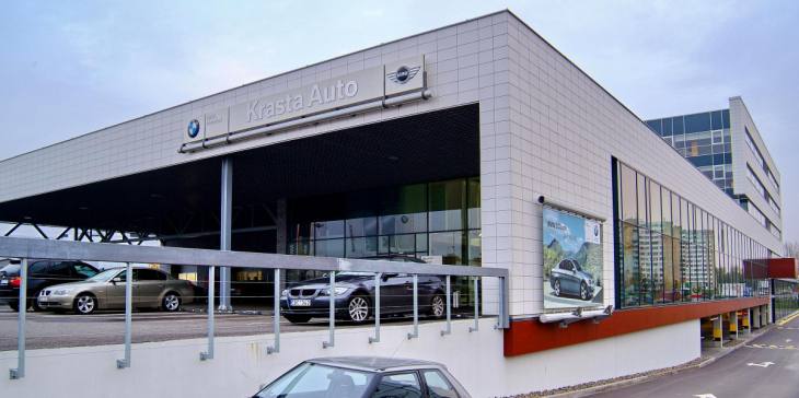 BMW ir FIAT automobilių salonas