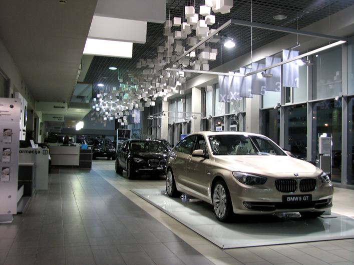 BMW ir FIAT automobilių salonas